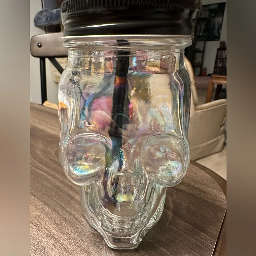 Iridescent glass skull tumbler - Picture 3 of 5